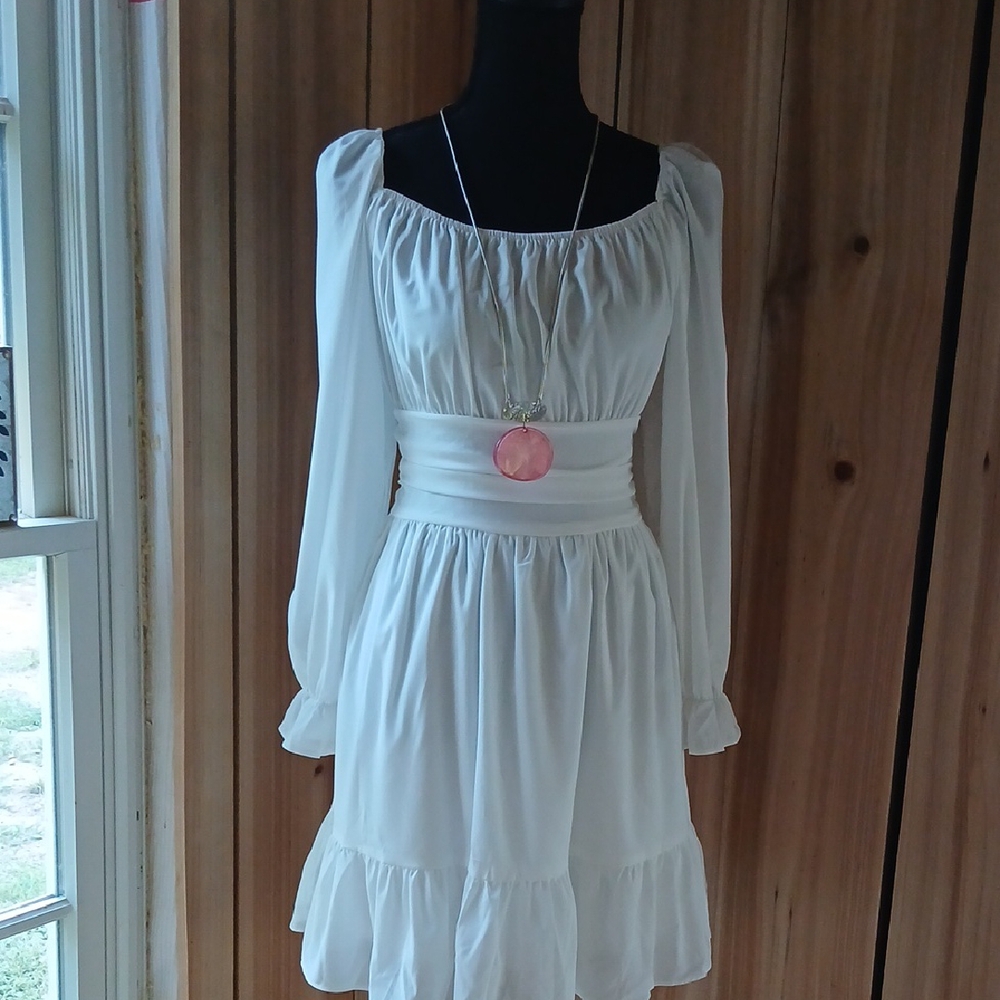 Elegant White Long Sleeve Dress
